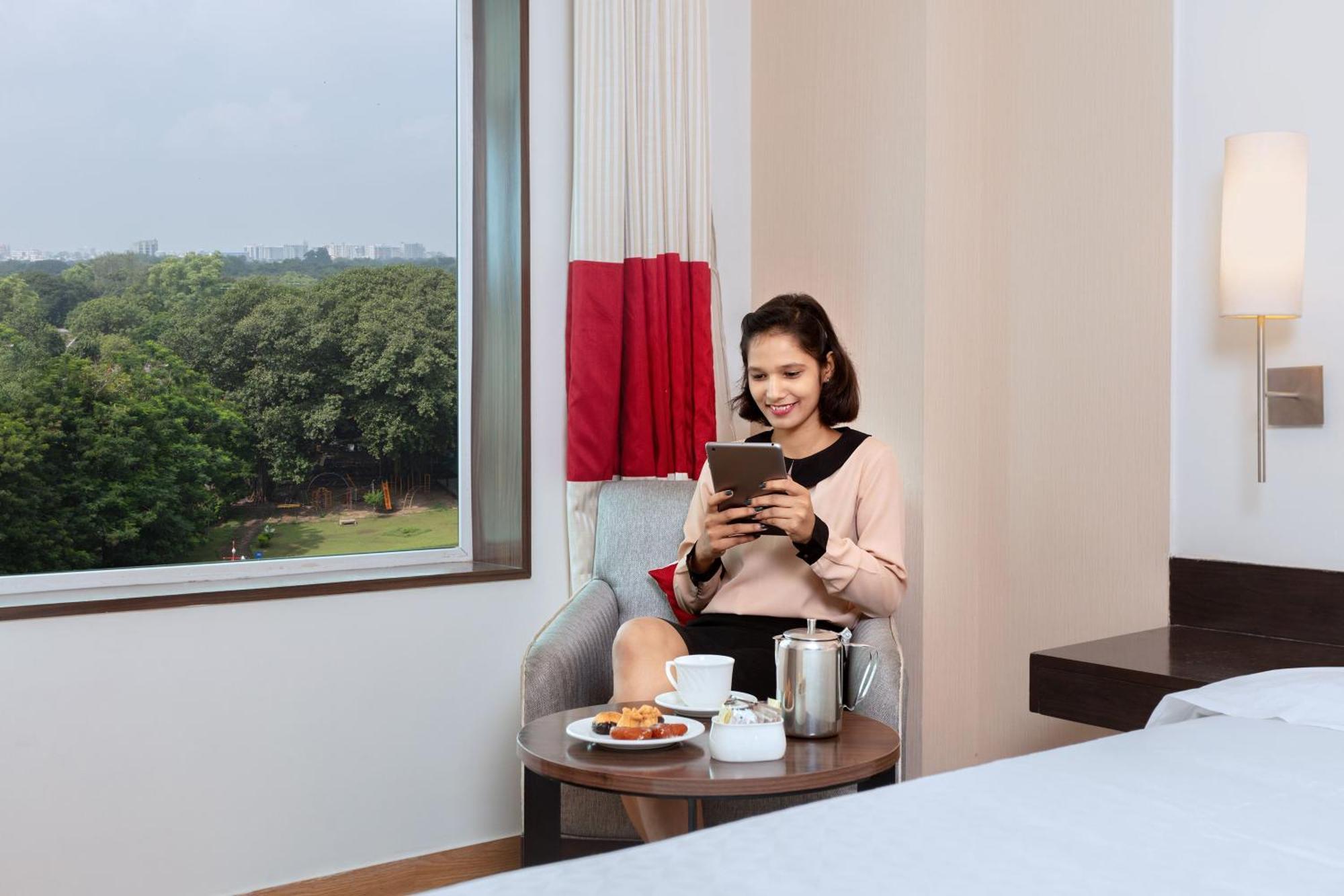 Four Points By Sheraton Вадодара Экстерьер фото