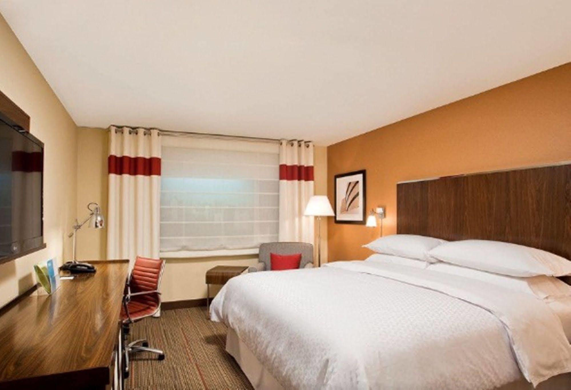 Four Points By Sheraton Вадодара Экстерьер фото