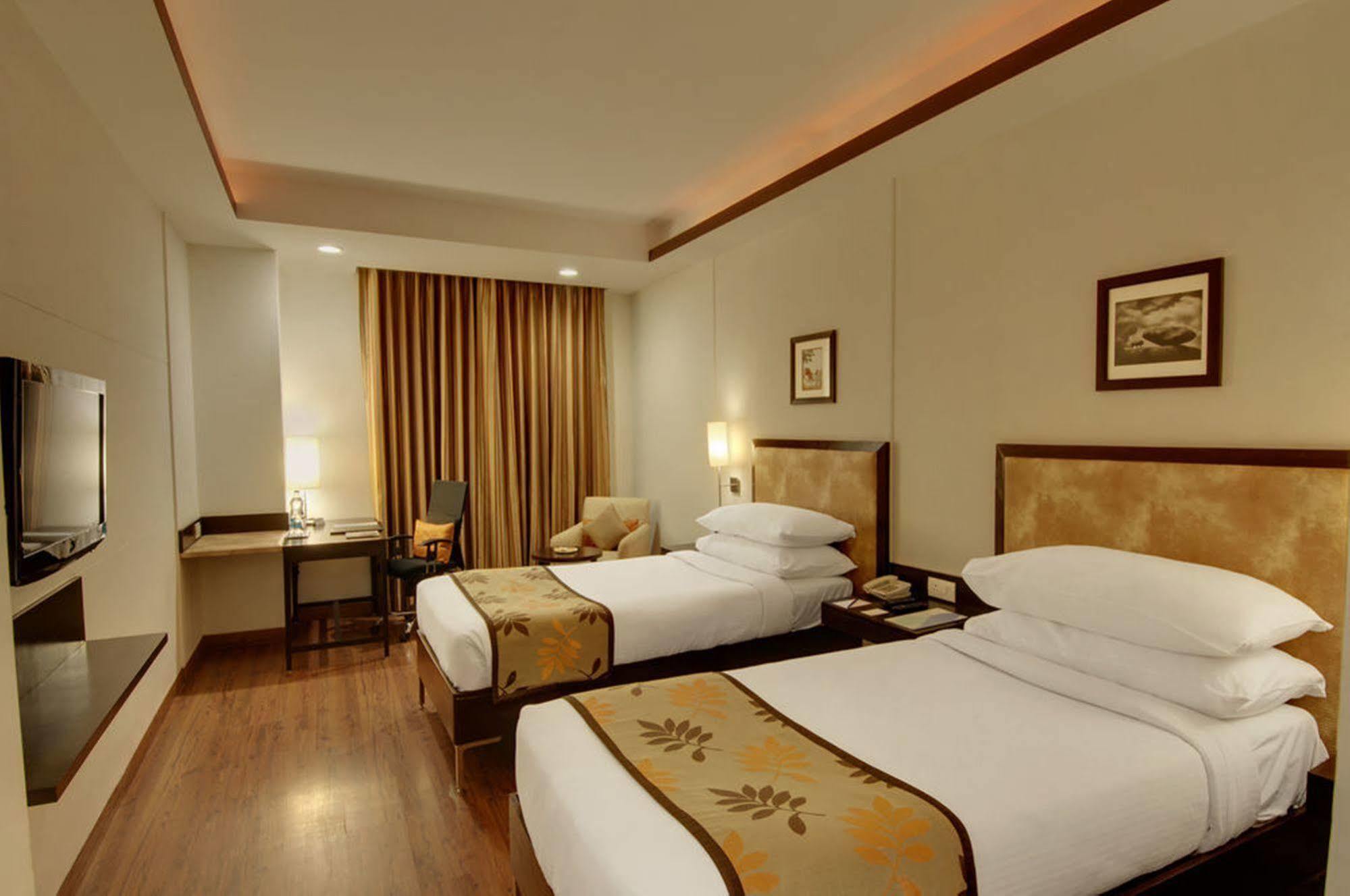Four Points By Sheraton Вадодара Экстерьер фото